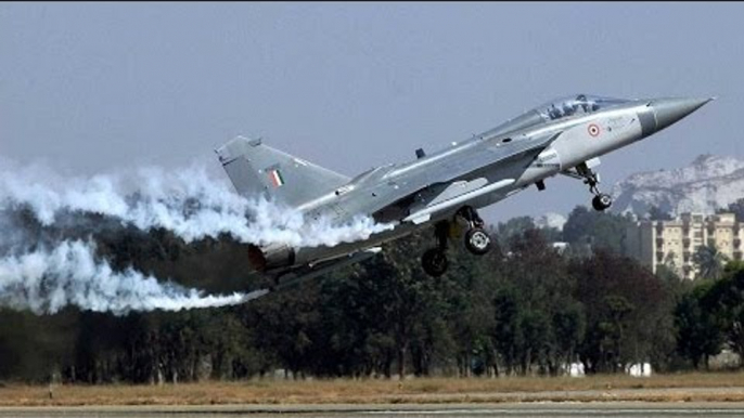Air chief marshal Arup Raha flies Tejas fighter jet in Bengaluru| Oneindia News