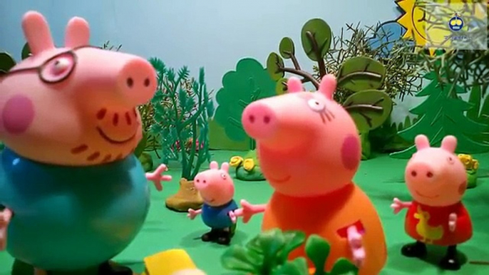 Clin doeil sur avec 2 Nouvel An Peppa Pig cadeaux jouets du Père Noël Peppa p