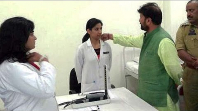 J&K BJP Minister touches the lady doctor's collar, image goes viral