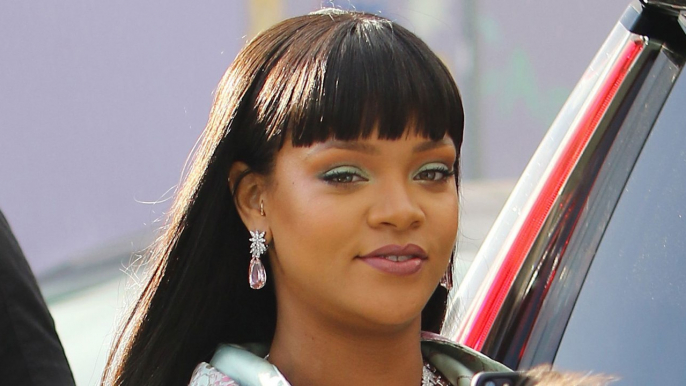 Rihanna Disses Queen Elizabeth In The Weirdest Celebrity Feud EVER