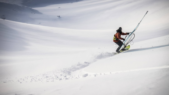 Adrénaline - Windsurf : Levi Siver s'attaque au Mont Rishiri (Japon) avec sa planche de windsurf !