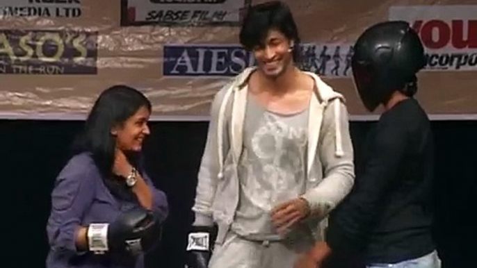 Martial Art Artist & Bollywood Actor Vidyut Jamwal Giving Live Training of Self Defense to Girls