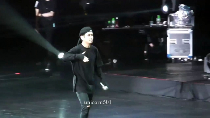 [FANCAM] BTS THE WINGS TOUR HONG KONG 1 THE HANDSHAKE OF V & JUNGKOOK VKOOK MOMENT