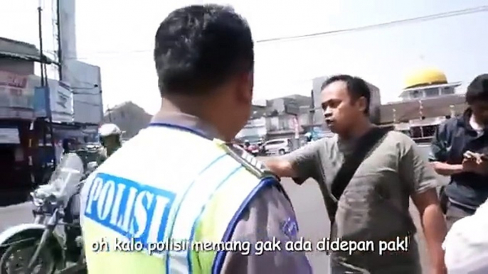 Salut sama bapak ini. Berani lawan Polisi soal Moge yang dikawalnya.