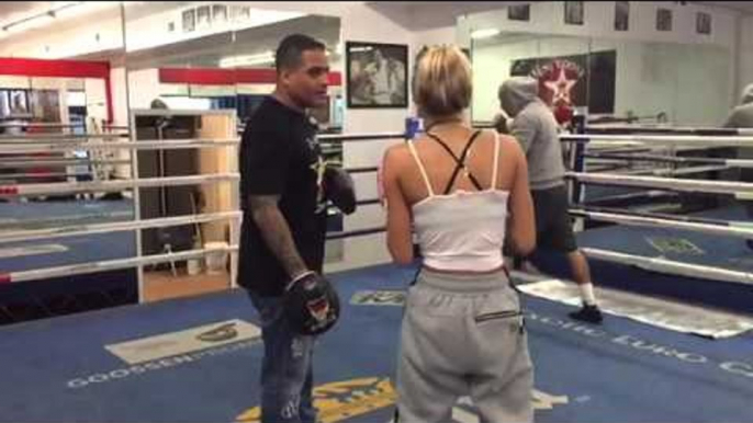 Ricky Funez trainer to the celebs - esnews boxing