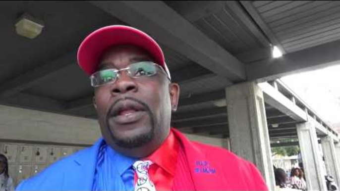 LA's Number 1 Sports Fan Clipper Darrell Is A FLOYD MAYWEATHER fan - EsNews Boxing