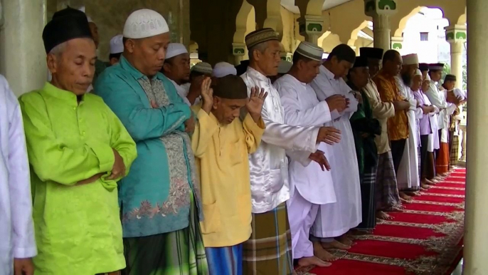 LANGKAT - SHOLAT GHAIB BAGI KORBAN GEMPA ACEH YANG MENINGGAL