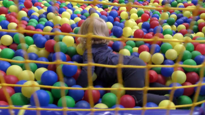 ✿ Катаемся на Машинках Indoor Playground Family Fun for Kids Indoor Play Area Playroom wit