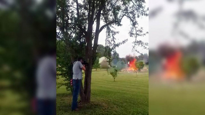 L'abruti du jour: Régis tire sur un frigo chargé d’explosifs !