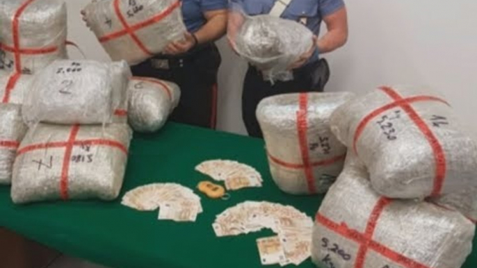 Napoli - 108 chili di marijuana in un box: due arresti (19.06.17)