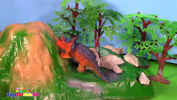 Enfants pour vidéos Combat t-rex dinosaure v / s toysforki de dinosaure Ceratosaurus