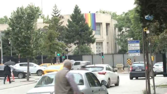 ABD Ankara Büyükelçiliği'ne Lgbt Bayrağı Asıldı