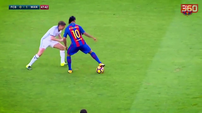 Ronaldinho edhe pas kaq vitesh nuk e ka humbur akoma magjine e tij, shikoni se cfare i punon kundershtarit (360video)