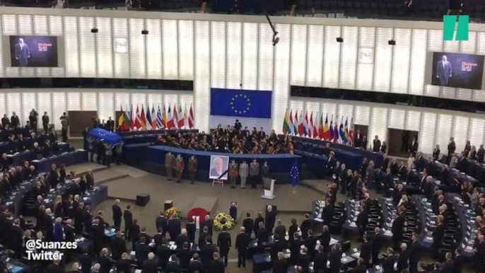 Le Parlement européen rend hommage à Helmut Kohl