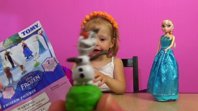 Et jouets Salut pro avec énorme bonbons Kinder Surprise plaisir vidéo surprend tous vous