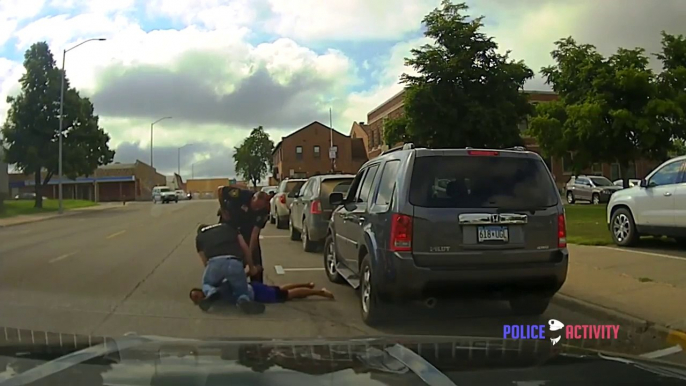 Avec ce policier faut pas rigoler sur la route... Arrestation musclée