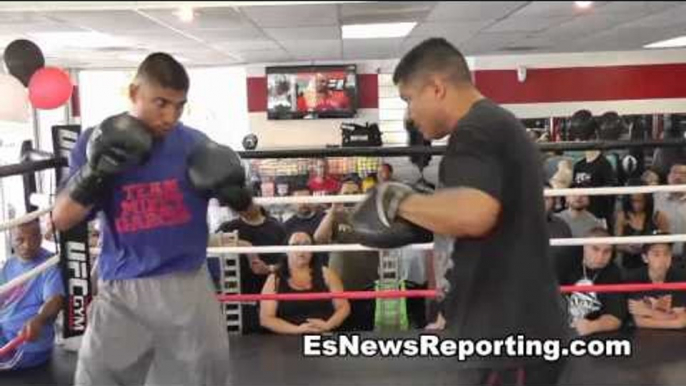 mikey garcia showing speed and power - mikey garcia vs juanma lopez