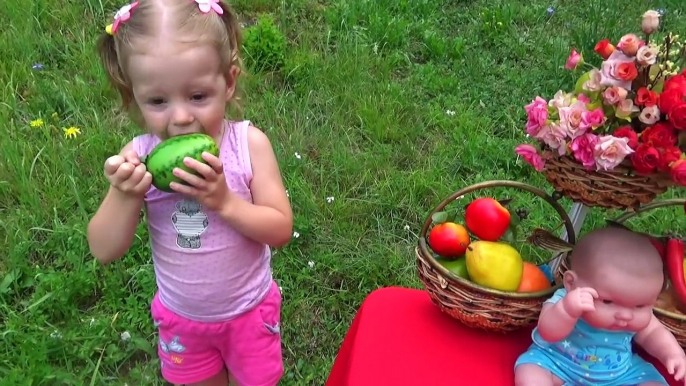 Muñeca pupsik elayv comer fideos chinos cocinan alimentos para bebés caca en el orinal a la