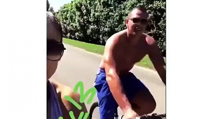 Alex Rodriguez y Jennifer Lopez Montando Bici