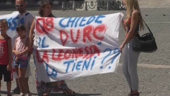 Napoli - Guardie giurate licenziate protestano davanti Prefettura (11.07.17)
