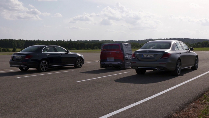 Mercedes-Benz S-Class - Active Brake Assist Congestion Emergency Braking Function