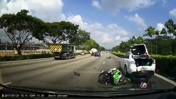 Un choc très violent en moto capturé par cette dashcam