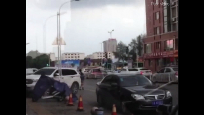 Another floating city appears in the sky above China