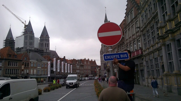 La Grand place de Tournai à sens unique