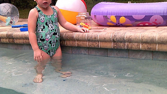 3 year old Kendall gets her sink toys