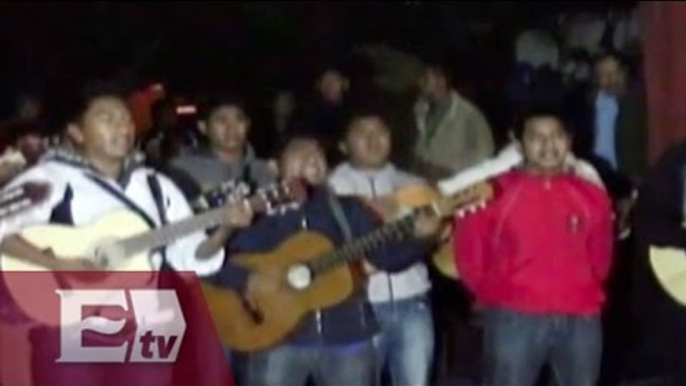 Normalistas rinden homenaje a estudiantes muertos en Ayotzinapa / Nacional