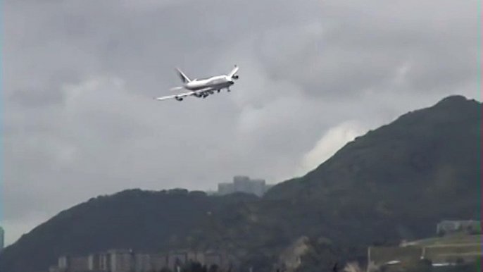 Quand Les Avions à Hong Kong Effleuraient Les Maisons à L'atterrissage