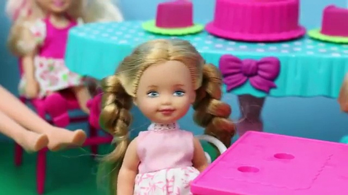 Anniversaire poupée poupées gelé enfants fête jouet Barbie surprise krista kelly chelsea