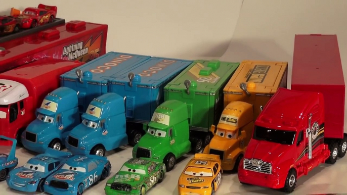 Y coches transportistas relámpago más de apagado la carretera el con Disney pixar mack mcqueen mater