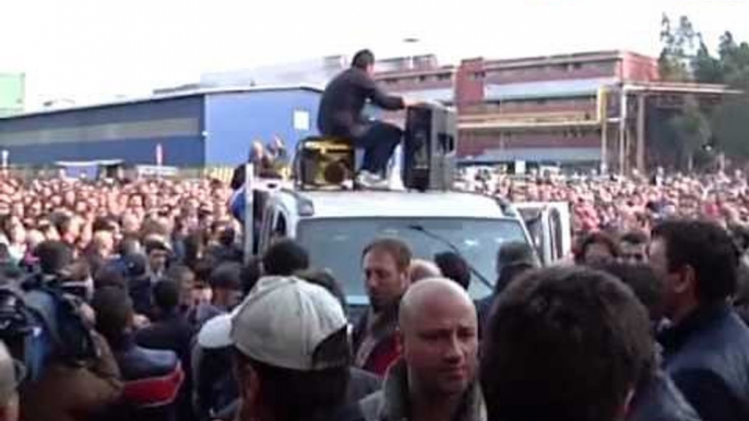 TG 27.11.12 Taranto, esplode la rabbia dei lavoratori. Ilva: "Vi pagheremo"