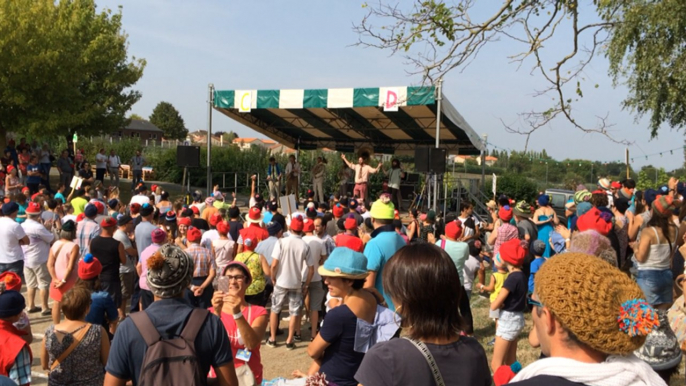 Record du monde de porteurs de bonnet à pompon