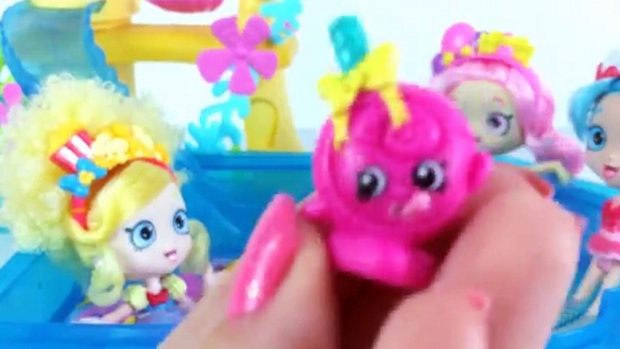 Et et petit mon n / A piscine poney Barbie sirène nager avec les surprises shopkins