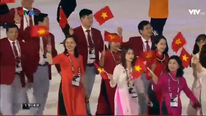 Đoàn thể thao Việt Nam diễu hành tại lễ khai mạc SEA Games 29 (Kuala Lumpur 2017)