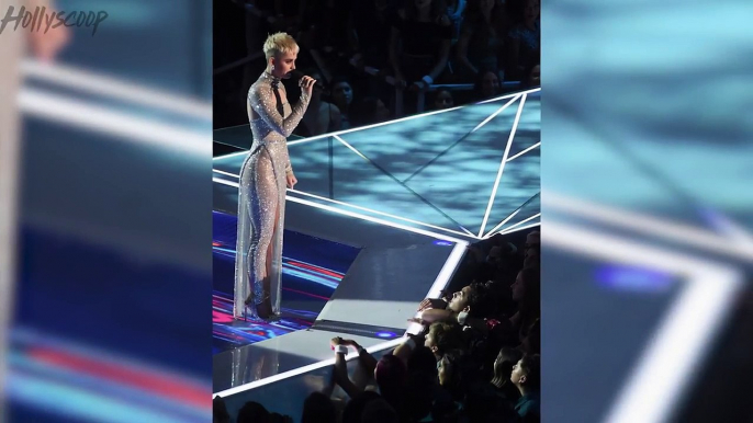 Katy Perry AVOIDS Announcing Taylor Swift's Music Video Debut at MTV VMAs