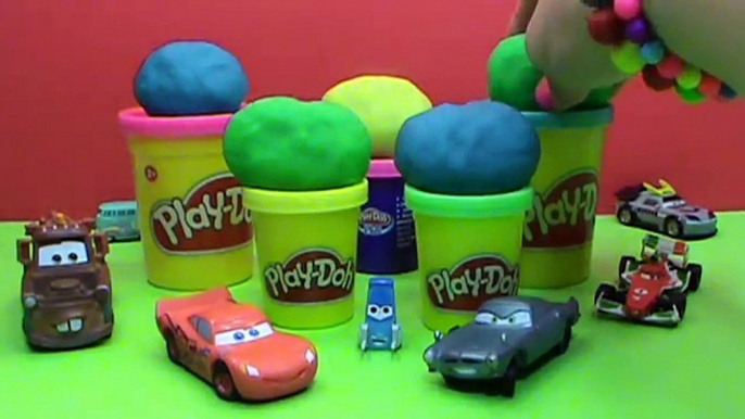 Coches Re jugar sorpresa Rayo makvin DOH huevo sorpresa tela escocesa de pasta 2 mater McQueen