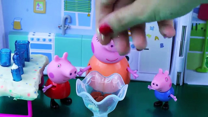 Christmas with Peppa Pig! Toys English Episode 2 George and the Car Toy Present by The Kid
