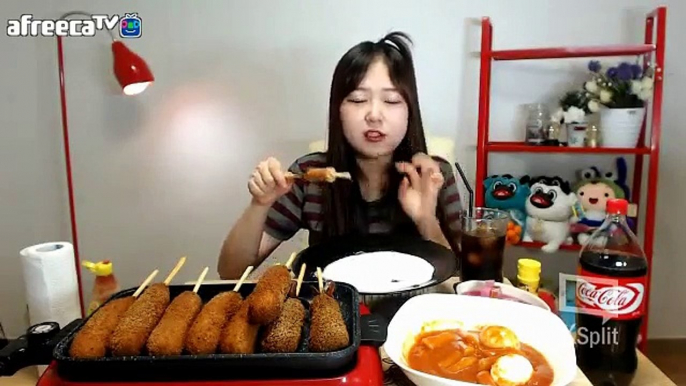 바삭바삭 소리대박 명랑핫도그와 매콤한 밀떡볶이 먹방 mukbang 볼빨간효닝 20170724