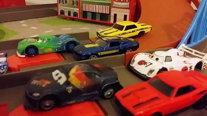 Coches competencia caliente Jugar-doh carreras ruedas Vs disney disney vs