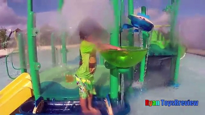 La famille amusement amusement géant de plein air piscine vague Waterpark amusement waterslides ryan toysreview