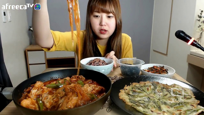 매콤한 닭볶음탕에 당면추가요~ 바삭한 파전까지 아침먹방 mukbang 볼빨간효닝 20170425