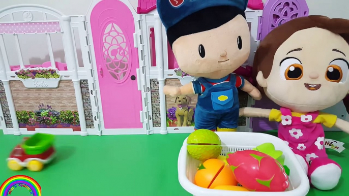 Niloya Meyve Hazırlıyor Pepee de yiyor baby doll eating food Pepee ve Niloya mive yikyor