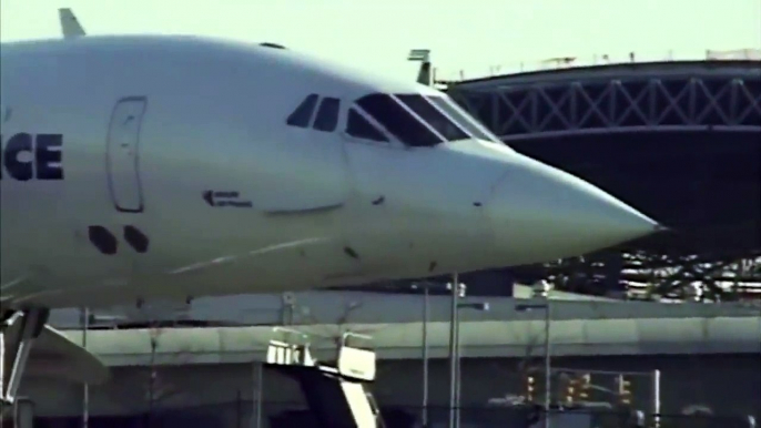 Concorde (supersonic plane) - Graceful Concorde Departure from JFK