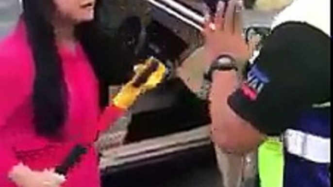 INSIDEN STEERING LOCK: WANITA MENGAMUK TAYAR KERETA DIKUNCI