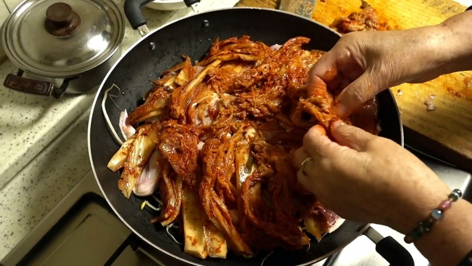 엄마의 묵은지 닭볶음탕 My favorite chicken dish