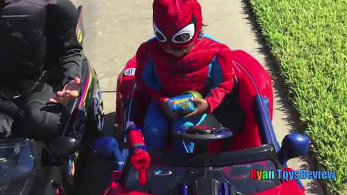 SUPERMAN vs SPIDERMAN POWER WHEELS RACE GIANT SURPRISE TOYS KIDS opening PLAYTIME AT THE P