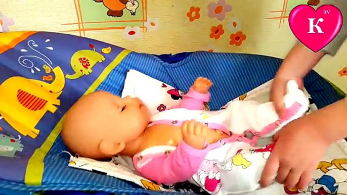 Кукла Беби Борн и Рапунцель НАКРАСИЛИСЬ Играем с маминой косметикой Видео для девочек Baby